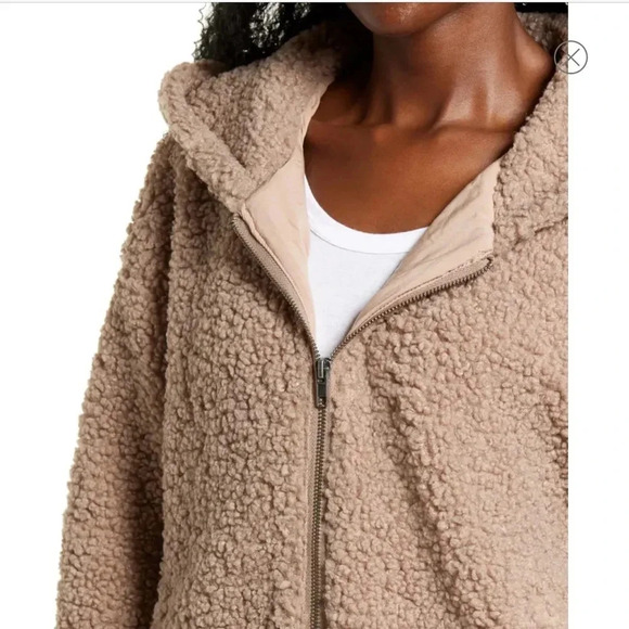 Hooded Teddy Bear Jacket
ALL IN FAVOR Size Large NWT - Picture 5 of 6